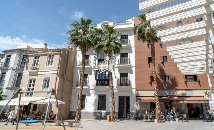 Are you loking for luxury homes for sale in Malaga? Then you will be captivated by this elegant residence in the historic center