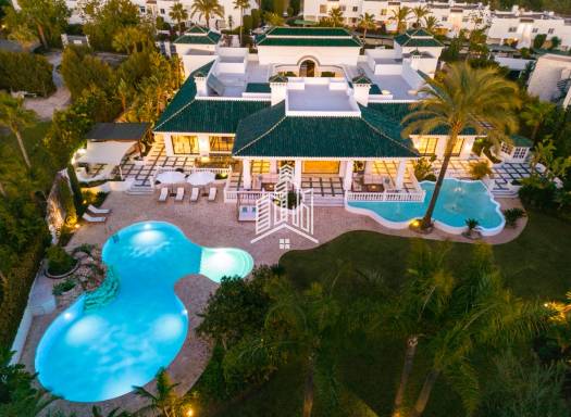 Chalet / Villa - Reventa - nueva andalucía - Villa Alhambra palace