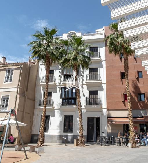 Bent u op zoek naar luxe huizen te koop in Malaga? Dan wordt u gegrepen door deze elegante residentie in het historische centrum