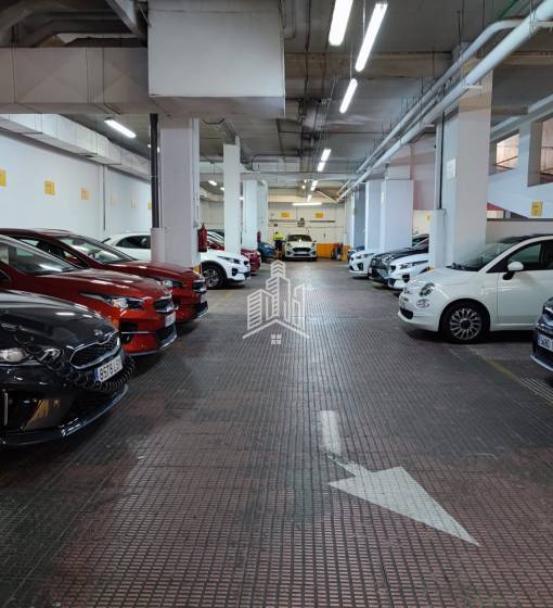 Parking completo con operador y 8% de retorno de la inversión anual.